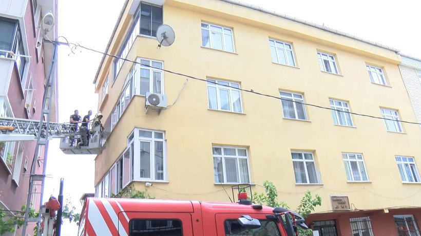Polis balkondan girdi: Annesine dehşeti yaşatan evlat yakalandı - Resim: 4