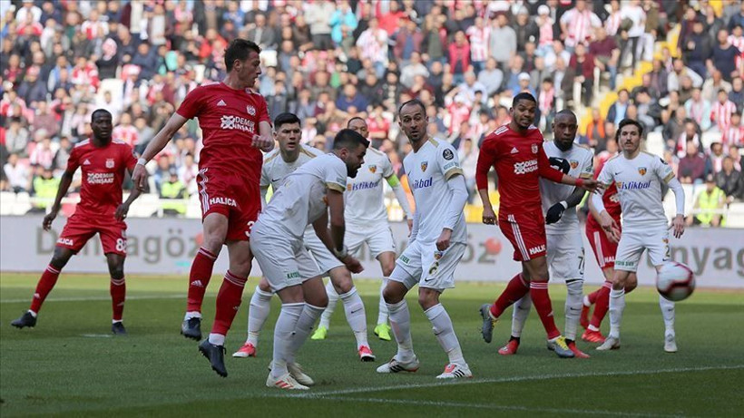 Süper Lig’de estiriyorlardı: Türkiye'nin iki köklü kulübünde kriz... Devasa borç - Resim: 1