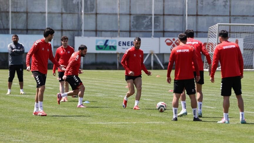 Süper Lig’de estiriyorlardı: Türkiye'nin iki köklü kulübünde kriz... Devasa borç - Resim: 7