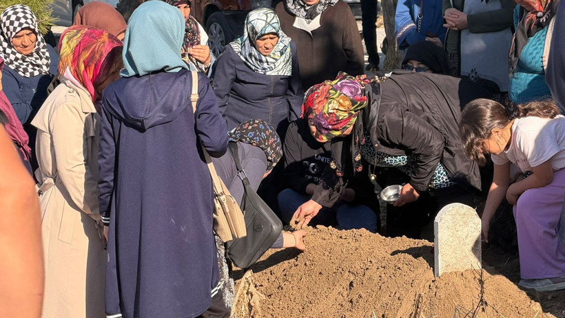 Eşinin katlettiği kadın toprağa verildi - Resim: 7