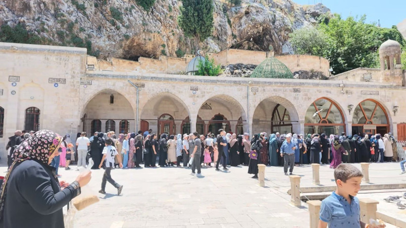 LGS öncesi manevi güç: Hazreti İbrahim’in makamında sınav kuyruğu - Resim: 1