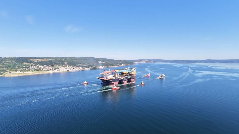 Çanakkale'den geçti: Boğaz trafiğe kapatıldı - Resim: 6