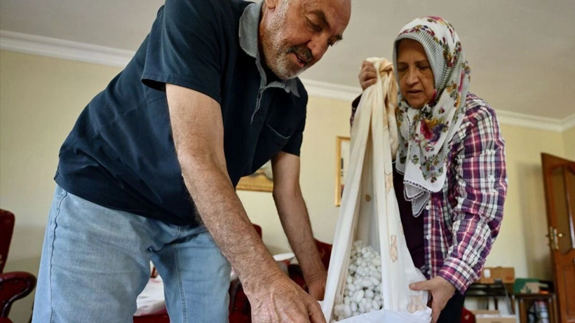 Emekli öğretmen hobi diye başladı: Bir ayda 12 aylık maaşı kadar kazanıyor - Resim: 1