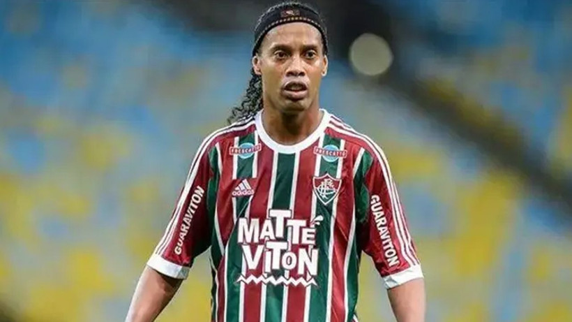 Futbol efsanesi Ronaldinho yeşil sahalara geri dönüyor: İşte yeni takımı - Resim: 6