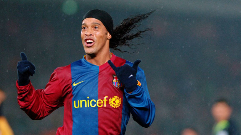 Futbol efsanesi Ronaldinho yeşil sahalara geri dönüyor: İşte yeni takımı - Resim: 4