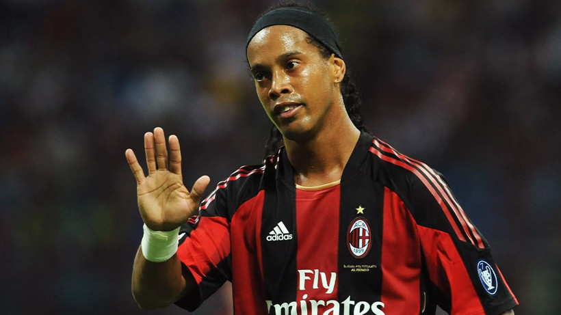 Futbol efsanesi Ronaldinho yeşil sahalara geri dönüyor: İşte yeni takımı - Resim: 8