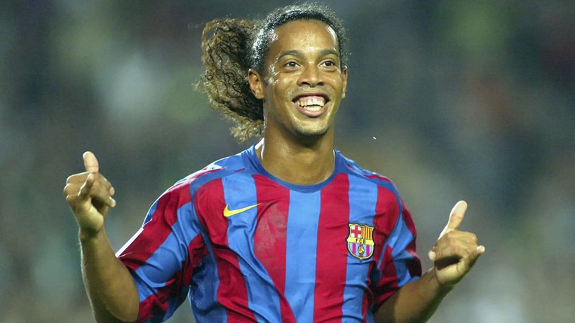 Futbol efsanesi Ronaldinho yeşil sahalara geri dönüyor: İşte yeni takımı - Resim: 3