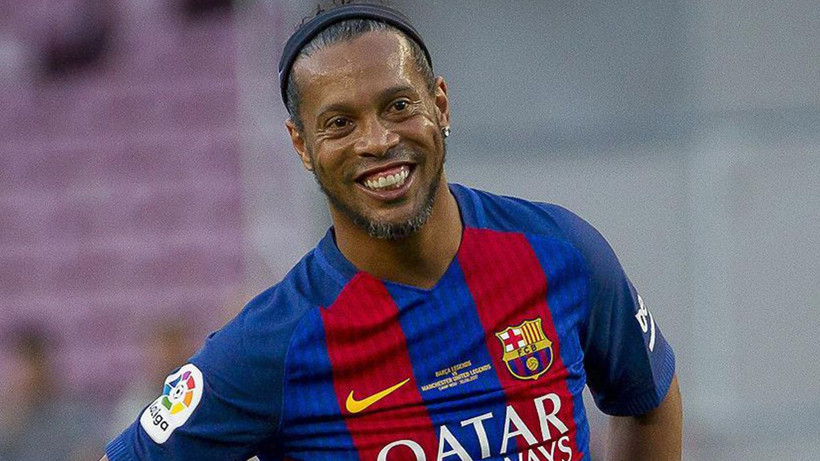 Futbol efsanesi Ronaldinho yeşil sahalara geri dönüyor: İşte yeni takımı - Resim: 7