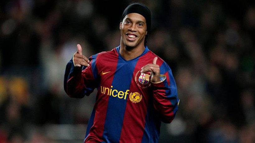 Futbol efsanesi Ronaldinho yeşil sahalara geri dönüyor: İşte yeni takımı - Resim: 1