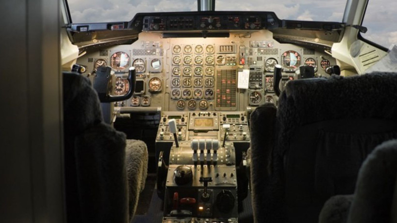 Pilot kriz geçirdi: Yolcular koltuğa bağladı - Resim: 2