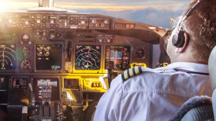 Pilot kriz geçirdi: Yolcular koltuğa bağladı - Resim: 1