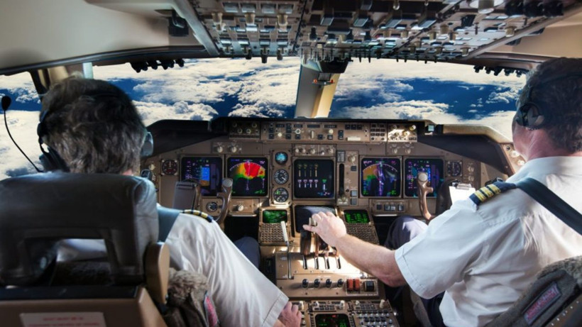 Pilot kriz geçirdi: Yolcular koltuğa bağladı - Resim: 9