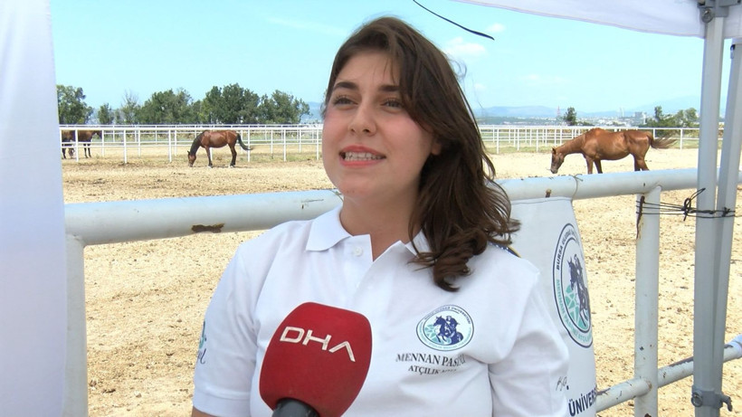 Diplomalarını at üstünde aldılar: Mezuniyet tahtasına nal çaktı - Resim: 12