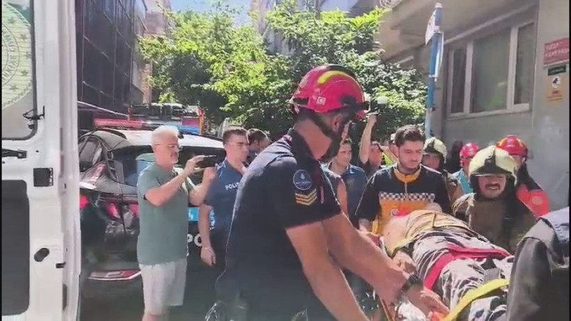 Yıkım sırasında facia: Kadıköy’de iki işçi enkaz altından kaldı - Resim : 4