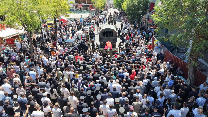 Şehit eşi tabuta sarılıp tek bir cümle söyledi: Aksaray’da en acı veda - Resim: 12