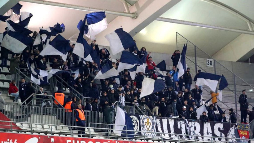 Mazisi kupalarla dolu 145 yıllık futbol kulübü tüm maçlardan men cezası aldı - Resim : 1