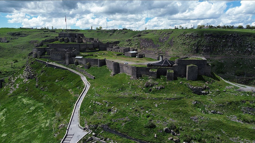 Asırlık ihtişamıyla Kars Kalesi UNESCO yolunda - Resim: 6