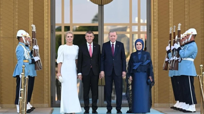 Külliye'de NATO resepsiyonu: Liderler aile fotoğrafı verdi - Resim: 8