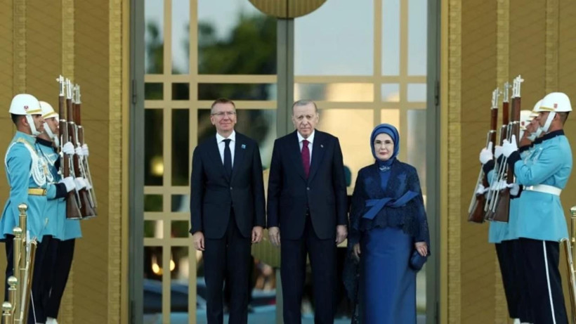 Külliye'de NATO resepsiyonu: Liderler aile fotoğrafı verdi - Resim: 14