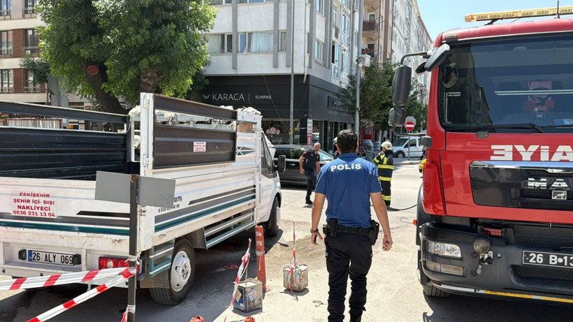 Güneşten ısınan Navigasyon Cihazı alev topuna döndü: Park halindeki kamyonet küle döndü - Resim: 5