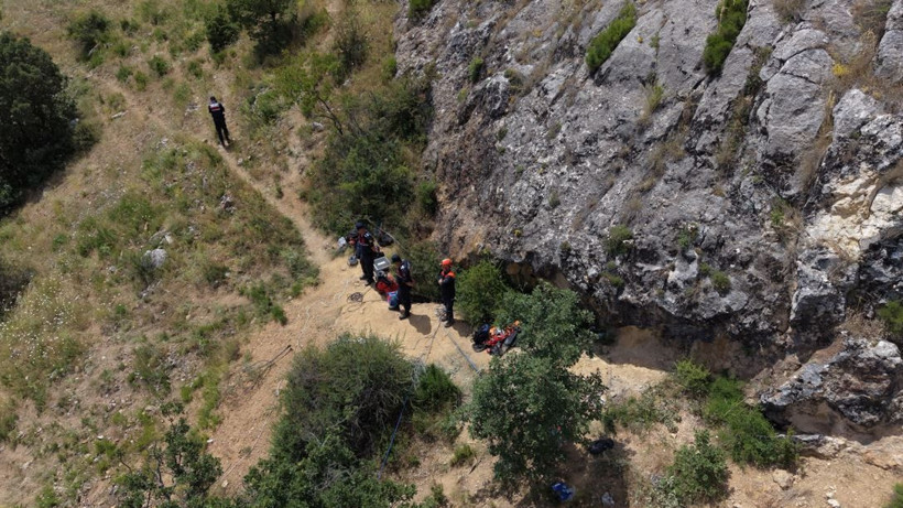 Dağ yarıldı sanki içine aldı denilen haber: Defineci mağarada dehliz dehliz aranıyor - Resim: 5