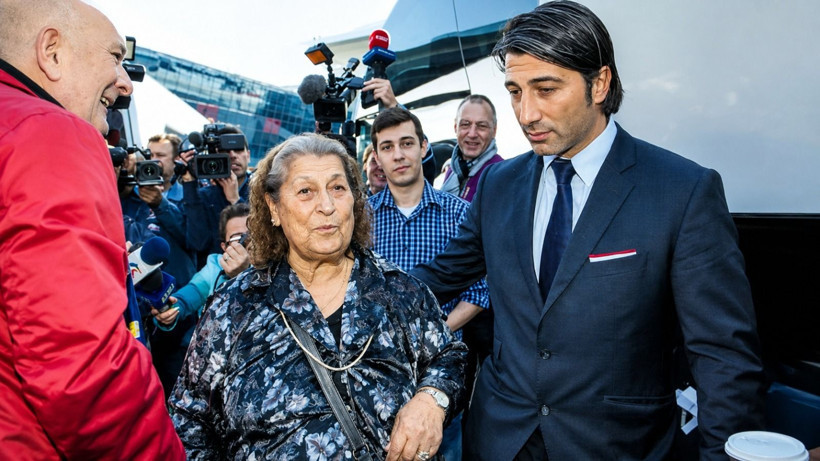 “Ben Türk’üm” diyen annenin oğlu Dünya Kupası’nda tarih yazıyor - Resim: 1