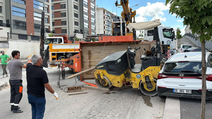İlk derste facianın eşiğinden dönüldü: Eskişehir’de 2,7 tonluk römork kazası - Resim: 1
