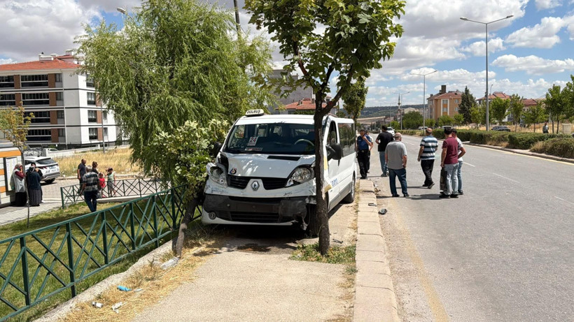 Minibüsteki yolcular ölümden döndü: Eskişehir’de feci kaza - Resim: 7