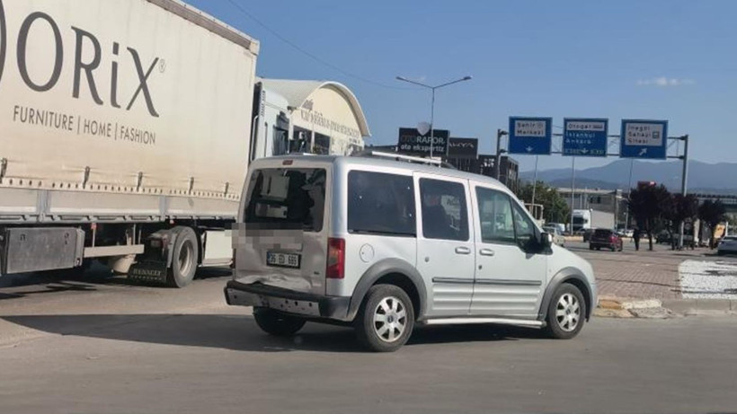 İnegöl'de motosiklet ile hafif ticari aracın kazası kamerada - Resim: 4