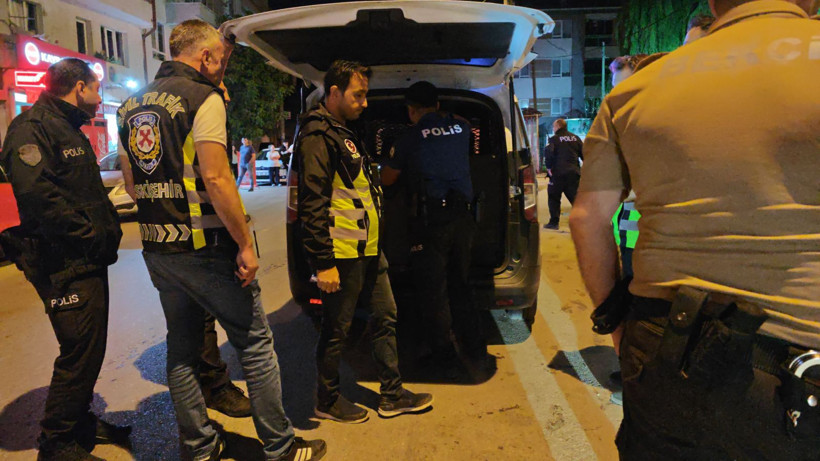 Alkolmetreyi reddedip ortalığı birbirine kattı: Polise direnen sürücüye biber gazlı müdahale - Resim: 5