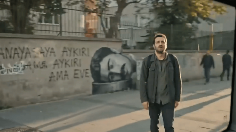 Yeni aşk geliyor, yeni aşk: 'YENİ Parti'nin yeni klibi mi?' dendi sosyal medyada beğeni yağdı - Resim: 1