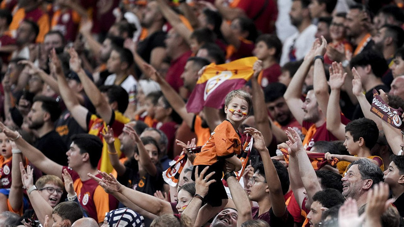 Galatasaray Villarreal'e de diş geçiremedi: Taraftar isyan etti - Resim: 15