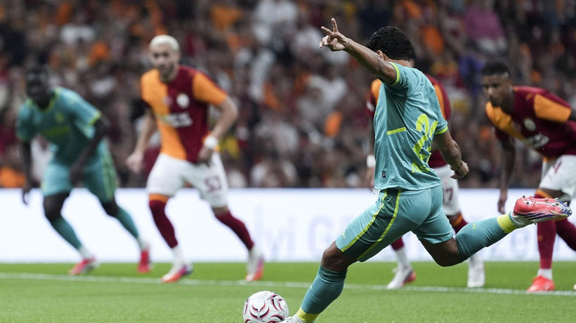 Galatasaray Villarreal'e de diş geçiremedi: Taraftar isyan etti - Resim: 6