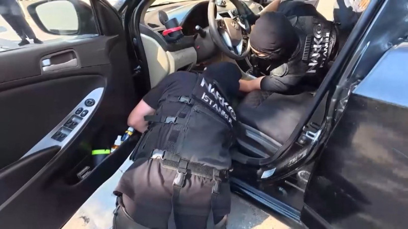 Zehir sevkiyatı yarım kaldı: İstanbul'da kadın kurye suçüstü yakalandı - Resim: 7