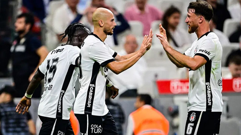 Beşiktaş'ın Çek yıldızı Cerny, Çekya'yı salladı... "İronik" diyerek manşetten verdiler - Resim: 3