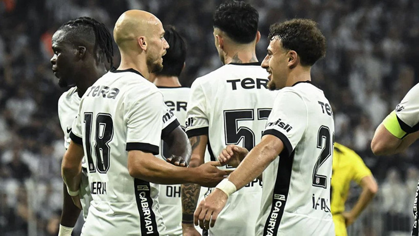 Beşiktaş'ın Çek yıldızı Cerny, Çekya'yı salladı... "İronik" diyerek manşetten verdiler - Resim: 1