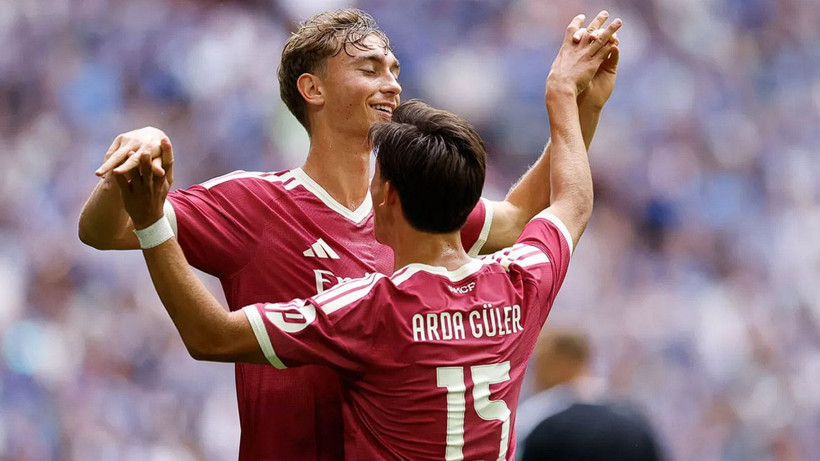Arda Güler'in kuzeni olduklarını iddia eden 3 kişi Schalke stadını birbirine kattı - Resim: 3