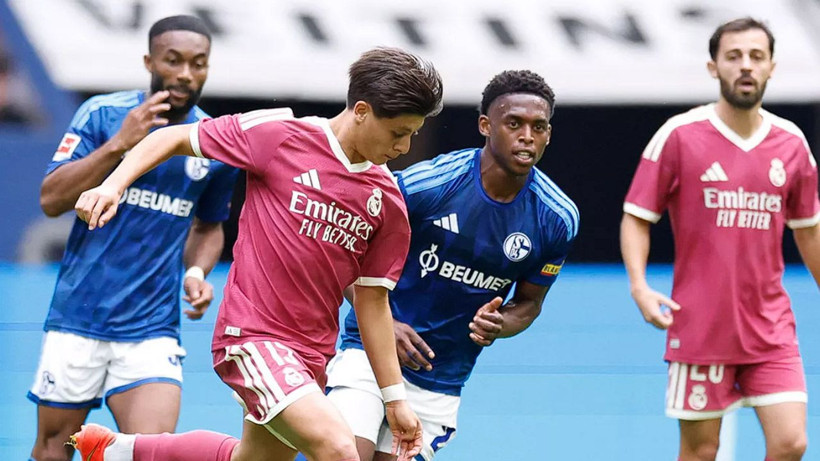 Arda Güler'in kuzeni olduklarını iddia eden 3 kişi Schalke stadını birbirine kattı - Resim: 11