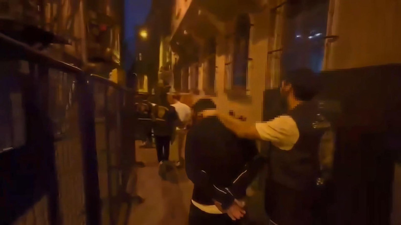 Tabloları kül eden sorumsuzluk: Ressamın dairesine isabet etmişti - Resim: 16