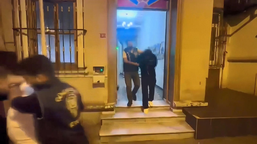 Tabloları kül eden sorumsuzluk: Ressamın dairesine isabet etmişti - Resim: 15