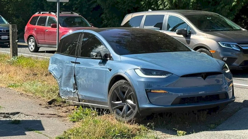 Kazada iyiye ayrılan Tesla'ya binlerce dolarlık teklif - Resim: 10