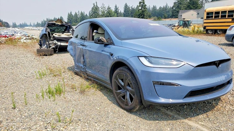 Kazada iyiye ayrılan Tesla'ya binlerce dolarlık teklif - Resim: 7