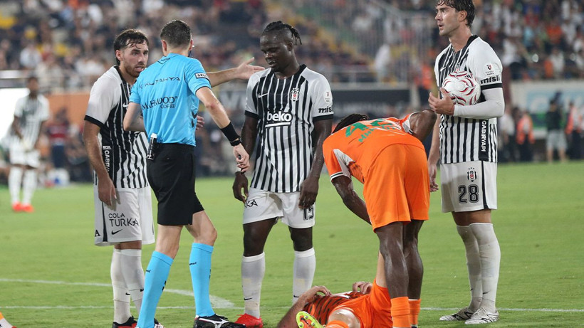 Ahmet Çakar hakemi yerden yere vurdu: 'Beşiktaş'ın 3 puanı gasp edilmiştir' - Resim: 4
