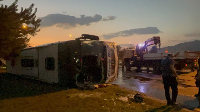 Yolcu otobüsü ile benzin yüklü tanker çarpıştı: 2'si ağır 35 yaralı - Resim: 10