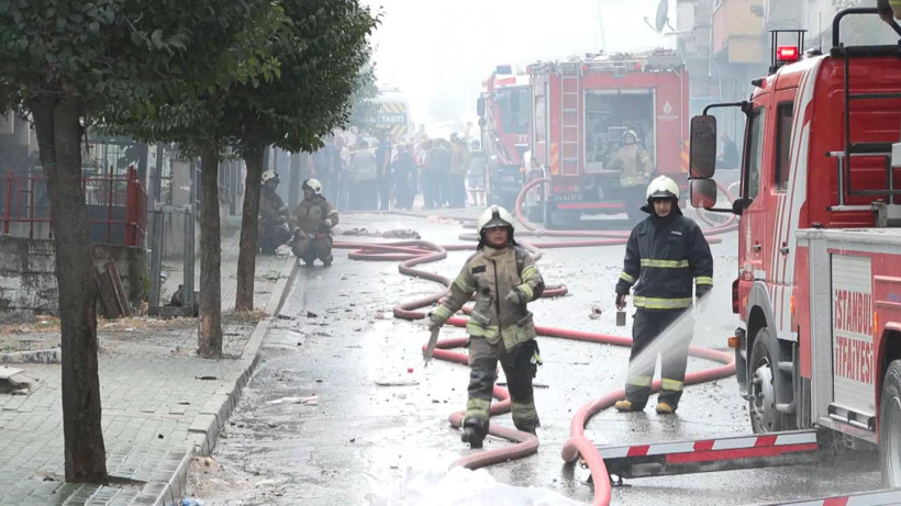 Avcılar’da yangın: Bina tahliye edildi: Mahalle sakinleri sokağa döküldü - Resim: 11