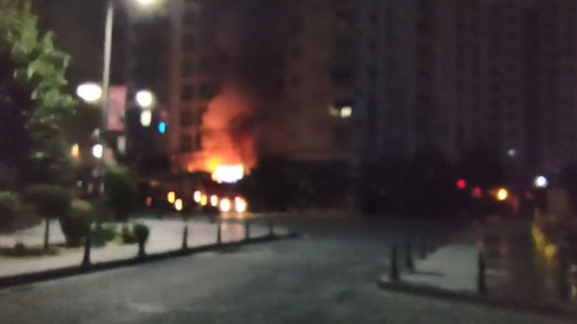 Esenyurt’ta alevler binayı sarmaşık gibi sardı! - Resim: 3