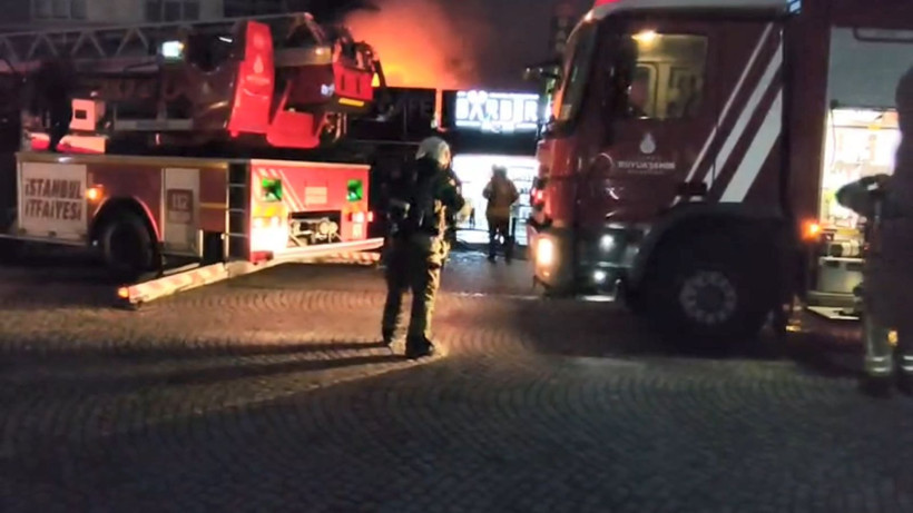 Esenyurt’ta alevler binayı sarmaşık gibi sardı! - Resim: 1