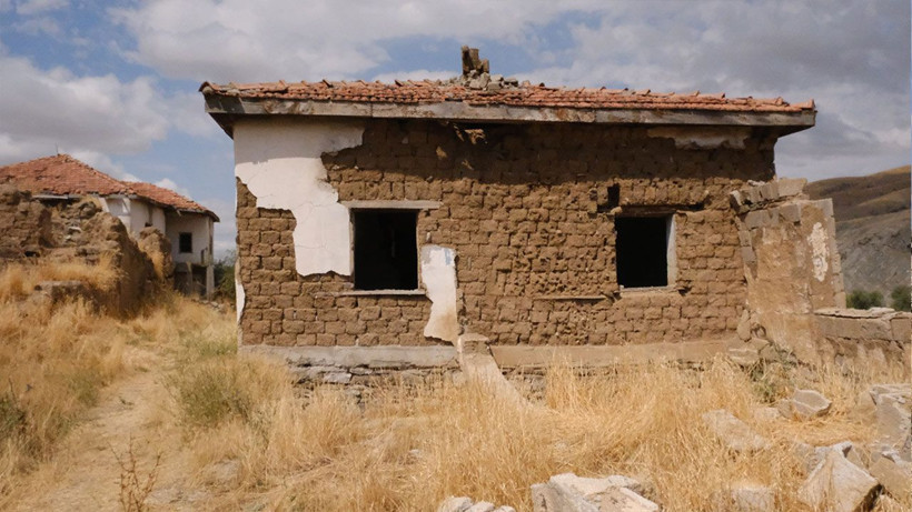 Kaderine terk edilen köy: Tek bir aile yaşıyor - Resim: 8