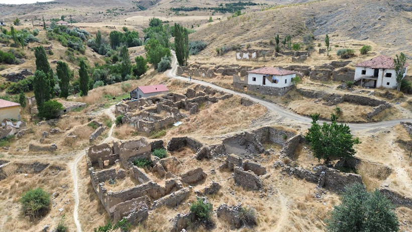 Kaderine terk edilen köy: Tek bir aile yaşıyor - Resim: 2