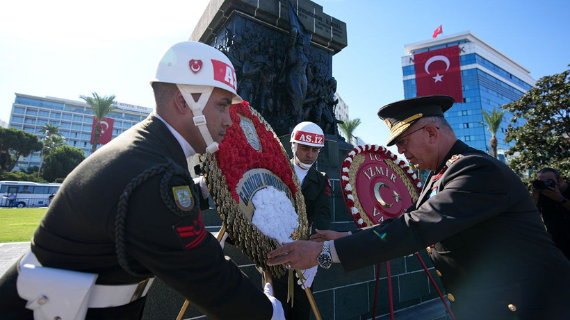 Atatürk ve kahramanların izinde: İzmirliler akın etti - Resim: 7